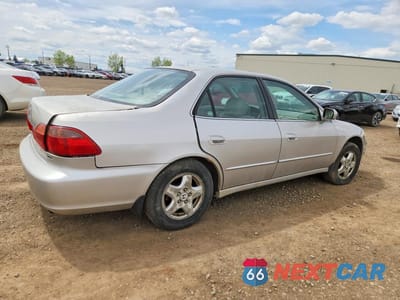 Trzecie zdjęcie samochodu z tyłu: 1999 HONDA ACCORD EX VIN:1HGCG1655XA800025 - miniatura