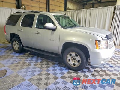 Czwarte zdjęcie samochodu z boku: 2013 CHEVROLET TAHOE K1500 LT VIN:1GNSKBE09DR240549 - miniatura