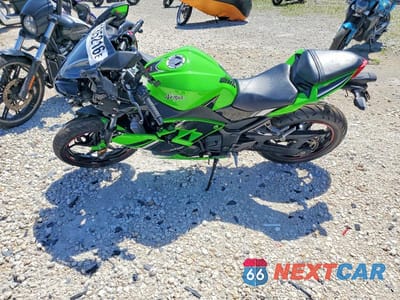 Trzecie zdjęcie samochodu z tyłu: 2014 KAWASAKI EX300 B VIN:JKAEX8B19EA009247 - miniatura