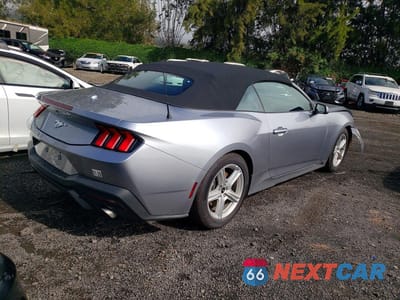 Trzecie zdjęcie samochodu z tyłu: 2026 FORD MUSTANG VIN:1FAGP8UH8T5106072 - miniatura