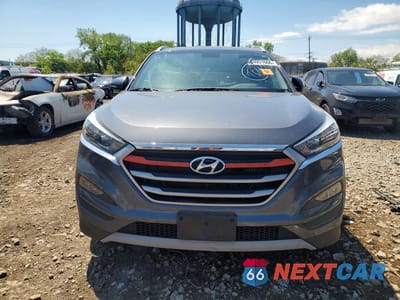 Piąte zdjęcie samochodu w środku: 2017 HYUNDAI TUCSON SPORT VIN:KM8J3CA24HU390226 - miniatura