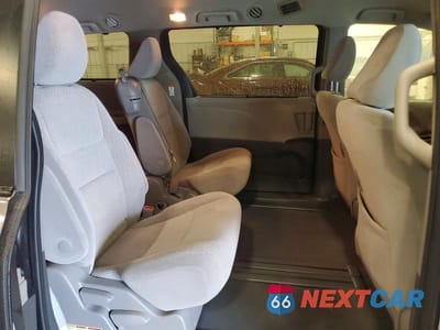 Zdjęcie 11 z 13 samochodu: 2020 TOYOTA SIENNA LE VIN:5TDKZ3DC8LS043412 - miniatura