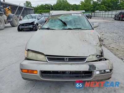 Piąte zdjęcie samochodu w środku: 1996 HONDA ACCORD LX VIN:1HGCD5639TA020117 - miniatura