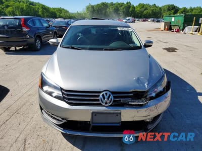 Piąte zdjęcie samochodu w środku: 2013 VOLKSWAGEN PASSAT SE VIN:1VWBP7A31DC133003 - miniatura