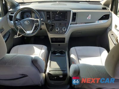 Zdjęcie 8 z 14 samochodu: 2020 TOYOTA SIENNA LE VIN:5TDKZ3DC2LS055992 - miniatura