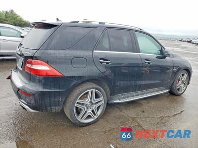 Trzecie zdjęcie samochodu z tyłu: 2013 MERCEDES-BENZ ML 63 AMG VIN:4JGDA7EB7DA207143 - miniatura