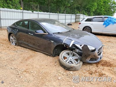 Czwarte zdjęcie samochodu z boku: 2015 TESLA MODEL S 85 VIN:5YJSA1H13FFP68817 - miniatura