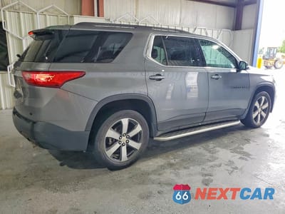 Trzecie zdjęcie samochodu z tyłu: 2020 CHEVROLET TRAVERSE LT VIN:1GNERHKW0LJ173552 - miniatura