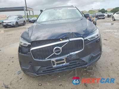 Piąte zdjęcie samochodu w środku: 2021 VOLVO XC60 T6 MOMENTUM VIN:YV4A22RK6M1722651 - miniatura