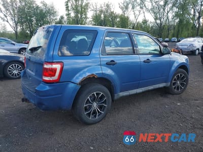 Trzecie zdjęcie samochodu z tyłu: 2010 FORD ESCAPE XLS VIN:1FMCU9C79AKA93049 - miniatura