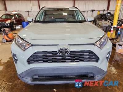 Piąte zdjęcie samochodu w środku: 2019 TOYOTA RAV4 XLE VIN:2T3P1RFV1KC017702 - miniatura