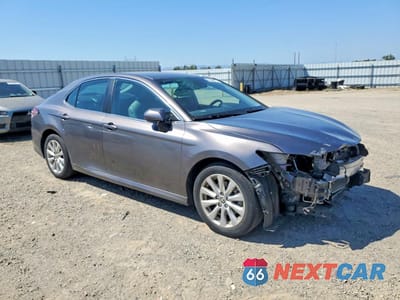 Czwarte zdjęcie samochodu z boku: 2020 TOYOTA CAMRY LE VIN:4T1C11AK9LU986668 - miniatura
