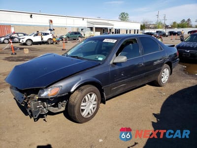 2001 TOYOTA CAMRY LE 4T1BG22K61U868444 - główne zdjęcie licytacji z USA - miniatura