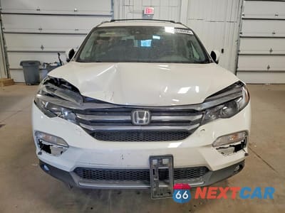 Piąte zdjęcie samochodu w środku: 2017 HONDA PILOT ELITE VIN:5FNYF6H09HB011133 - miniatura