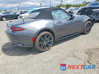 Trzecie zdjęcie samochodu z tyłu: 2024 MAZDA MX-5 MIATA GRAND TOURING VIN:JM1NDAD76R0609050 - miniatura