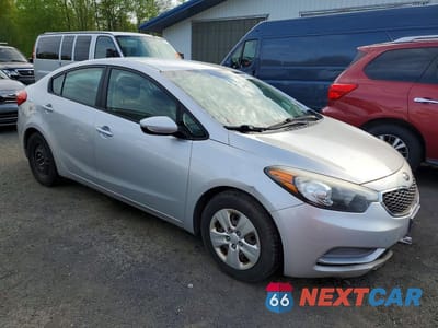 Czwarte zdjęcie samochodu z boku: 2016 KIA FORTE VIN:KNAFK4A6XG5445046 - miniatura