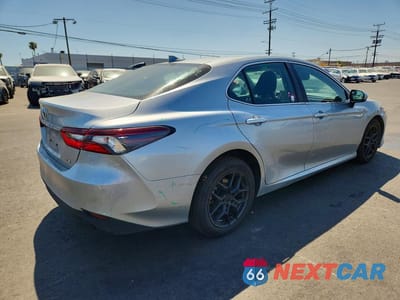 Trzecie zdjęcie samochodu z tyłu: 2022 TOYOTA CAMRY LE VIN:4T1C11AK6NU642606 - miniatura