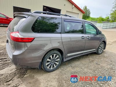 Trzecie zdjęcie samochodu z tyłu: 2018 TOYOTA SIENNA LIMITED PREMIUM 7-PASSENGER VIN:5TDDZ3DC6JS189331 - miniatura