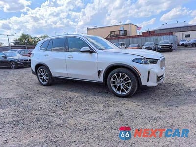 Trzecie zdjęcie samochodu z tyłu: 2026 BMW X5 XDRIVE40I VIN:5UX23EU09T9299011 - miniatura