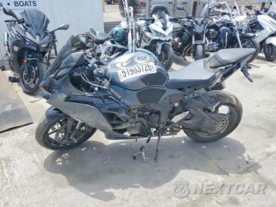 Trzecie zdjęcie samochodu z tyłu: 2025 KAWASAKI ZX636 K VIN:JKBZXJJ1XSA022543 - miniatura