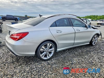 Trzecie zdjęcie samochodu z tyłu: 2019 MERCEDES-BENZ CLA 250 VIN:WDDSJ4EB3KN716104 - miniatura
