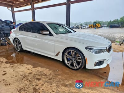 Czwarte zdjęcie samochodu z boku: 2019 BMW M550XI VIN:WBAJB9C51KB288772 - miniatura