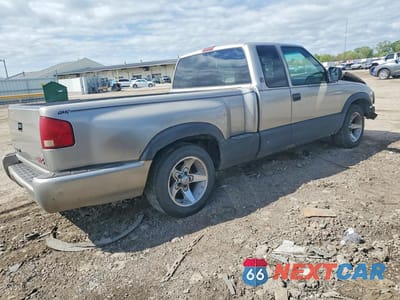 Trzecie zdjęcie samochodu z tyłu: 2002 GMC SONOMA VIN:1GTCS19W128215427 - miniatura