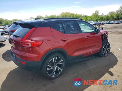 Trzecie zdjęcie samochodu z tyłu: 2022 VOLVO XC40 T5 R-DESIGN VIN:YV4162UM0N2724579 - miniatura