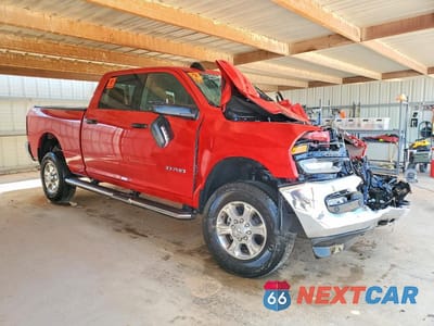 Czwarte zdjęcie samochodu z boku: 2026 RAM 2500 BIG HORN VIN:3C6UR5DJ9TG299339 - miniatura