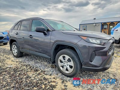 Czwarte zdjęcie samochodu z boku: 2020 TOYOTA RAV4 LE VIN:2T3F1RFV8LW127397 - miniatura
