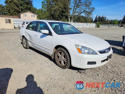 Czwarte zdjęcie samochodu z boku: 2007 HONDA ACCORD EX VIN:1HGCM56717A174023 - miniatura