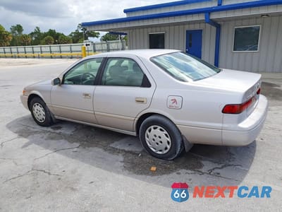 Drugie zdjęcie samochodu z przodu: 1997 TOYOTA CAMRY LE VIN:4T1BG22K1VU157773 - miniatura