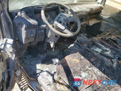 Zdjęcie 8 z 12 samochodu: 2004 ISUZU NPR VIN:4KLC4B1UX4J800416 - miniatura