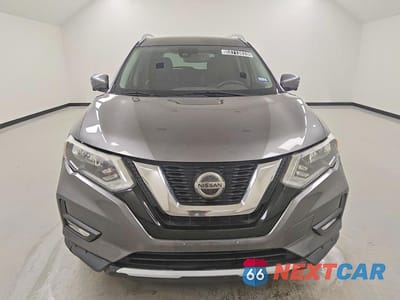Piąte zdjęcie samochodu w środku: 2018 NISSAN ROGUE SL VIN:5N1AT2MT4JC776915 - miniatura