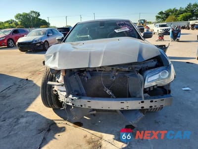 Piąte zdjęcie samochodu w środku: 2019 CHRYSLER 300 S VIN:2C3CCABG4KH516112 - miniatura