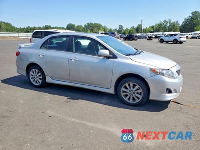 Czwarte zdjęcie samochodu z boku: 2010 TOYOTA COROLLA S VIN:2T1BU4EE6AC454902 - miniatura