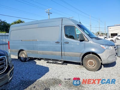 Czwarte zdjęcie samochodu z boku: 2019 MERCEDES BENZ SPRINTER 2500 DELIVERY VAN VIN:WD4PF1CD6KT012775 - miniatura