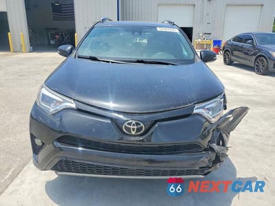 Piąte zdjęcie samochodu w środku: 2017 TOYOTA RAV4 SE VIN:2T3NFREV4HW397149 - miniatura