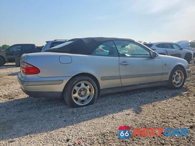 Trzecie zdjęcie samochodu z tyłu: 1999 MERCEDES-BENZ CLK 320 VIN:WDBLK65G3XT004843 - miniatura