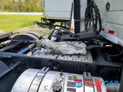 Zdjęcie 6 z 10 samochodu: 2024 VOLVO VNR VIN:4V4WC9EH0RN644087 - miniatura