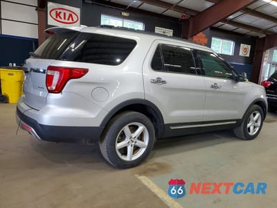 Trzecie zdjęcie samochodu z tyłu: 2017 FORD EXPLORER XLT VIN:1FM5K8D8XHGA96023 - miniatura
