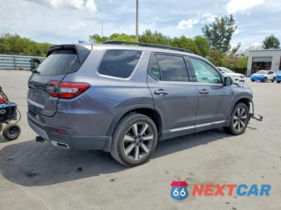 Trzecie zdjęcie samochodu z tyłu: 2025 HONDA PILOT TOURING VIN:5FNYG1H73SB032659 - miniatura