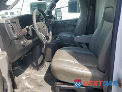 Piąte zdjęcie samochodu w środku: 2018 GMC SAVANA CUTAWAY G3500 VIN:7GZ37SCG1JN002988 - miniatura