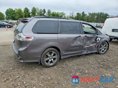 Trzecie zdjęcie samochodu z tyłu: 2018 TOYOTA SIENNA SE PREMIUM 8-PASSENGER VIN:5TDXZ3DC1JS931101 - miniatura
