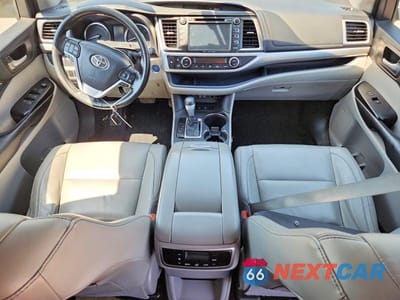 Zdjęcie 8 z 13 samochodu: 2017 TOYOTA HIGHLANDER HYBRID XLE VIN:5TDJGRFH0HS032148 - miniatura