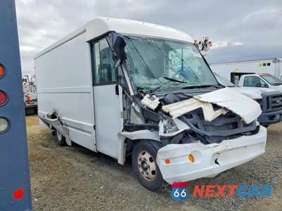 Czwarte zdjęcie samochodu z boku: 2018 ISUZU NPR VIN:JALB4T178J7W00153 - miniatura