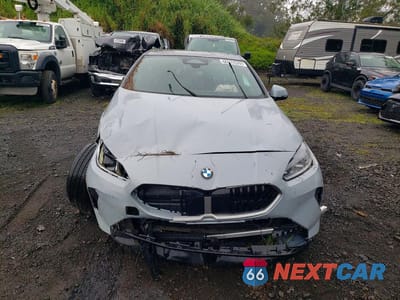 Piąte zdjęcie samochodu w środku: 2025 BMW 228XI VIN:WBA23GG01S7T71870 - miniatura