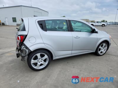 Trzecie zdjęcie samochodu z tyłu: 2014 CHEVROLET SONIC LTZ VIN:1G1JE6SB6E4118487 - miniatura