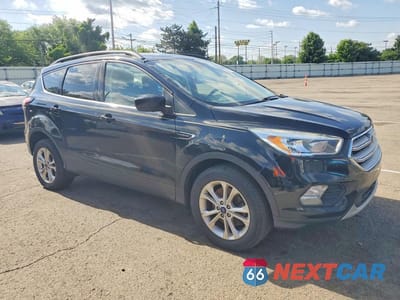 Czwarte zdjęcie samochodu z boku: 2018 FORD ESCAPE SE VIN:1FMCU9GD6JUA58909 - miniatura