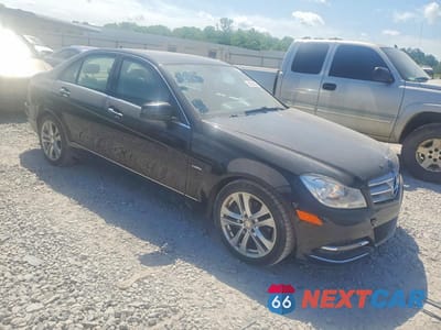 Czwarte zdjęcie samochodu z boku: 2012 MERCEDES-BENZ C 250 VIN:WDDGF4HB8CR236542 - miniatura